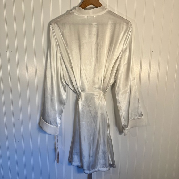 NWT Linea Donatella Women's Ivory Satin Embroidered/Embellished Robe Size L/XL - Picture 9 of 9
